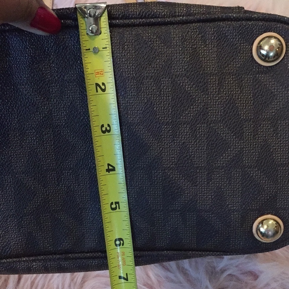Michael Kors Signature Jet Set East West  Tote - Picture 15 of 17
